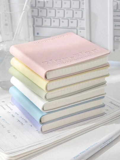 1本立方体笔记本，便携尺寸，浅色软PU封面，内含方格纸和空白页，80张，可作日记、备忘录、办公及学习用品，返校必备。