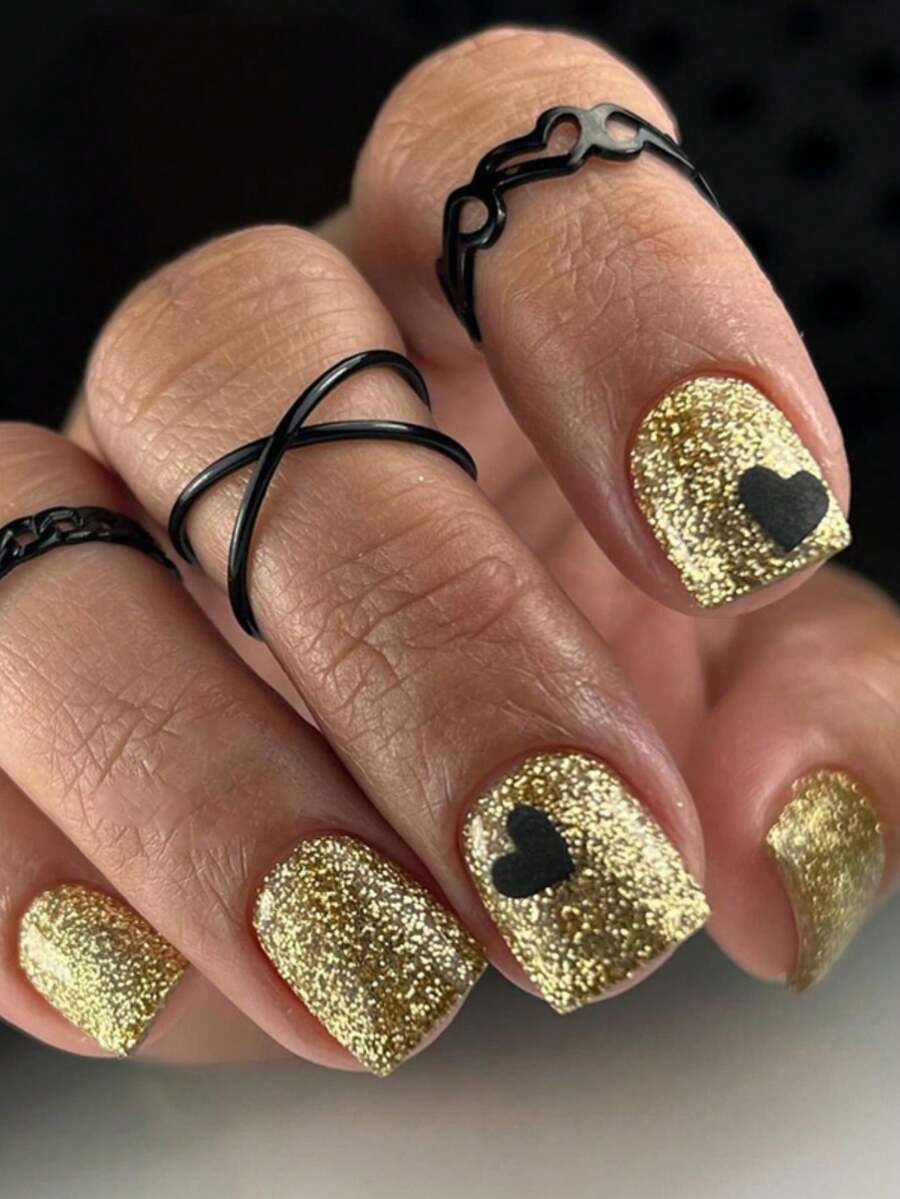 增加魅力24片短方形按压指甲金色闪光心形图案全覆盖假指甲套装，短指甲适合女孩佩戴日常指甲用品 - 金色 - 查看 1