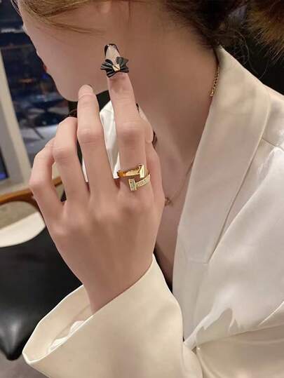 خاتم مفتوح القبضة أنيق بتصميم حرف T المُعدل حسب المقاس ، وطراز فريد للمشاركين في الإنترنت الجديد