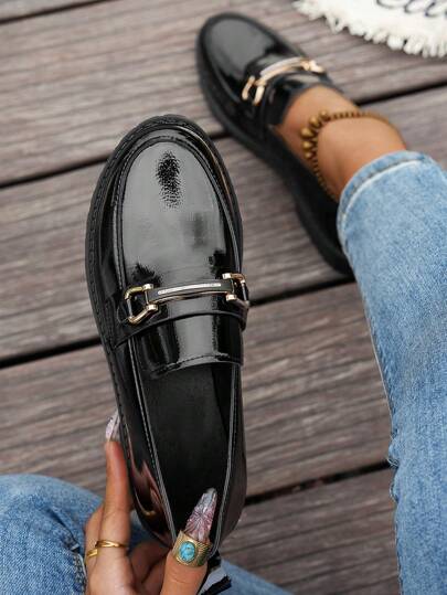 女士黑色百搭乐福鞋，春秋新款柔软 PU 材质大码牛津鞋，英伦风平底休闲通勤平底鞋