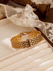 XIVIYA 1 Stück Damen Armbanduhr in Vintage Gold-Farbe mit Rauten-Design Stahlarmband, wasserdicht, exquisite Verarbeitung und hochwertiges Gefühl, ideal für Partys, tägliche Wege und zum Outfit kombinieren