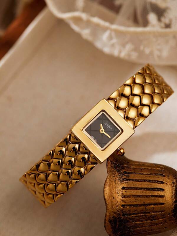 XIVIYA 1 ساعة يد للنساء بإطار ذهبي ذات تصميم معقوف كلاسيكي، سوار من الصلب مقاوم للماء، حرفية فائقة وشعور فاخر، مثالية للحفلات والاستخدام اليومي ومناسبة لتناسق الملابس