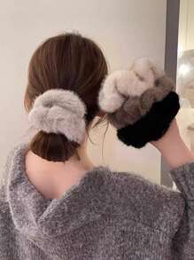 1 Stück eleganter einfarbiger, lässiger Polyester-Kunstpelz Scrunchie, Premium 2024 Herbst/Winter Vintage Retro Haargummi Accessoire, geeignet als Geschenk für Familie und Freunde an Feiertagen, toll für Fotos, Reisen, zum Warmhalten