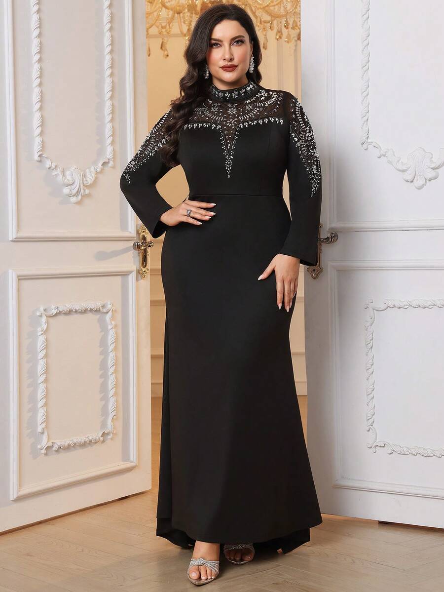 大码圆领纯色水晶装饰优雅不对称下摆长袖休闲连衣裙，采用半透明肩部面板设计 - 黑色 - 查看 1