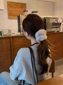 1 Stück eleganter einfarbiger, lässiger Polyester-Kunstpelz Scrunchie, Premium 2024 Herbst/Winter Vintage Retro Haargummi Accessoire, geeignet als Geschenk für Familie und Freunde an Feiertagen, toll für Fotos, Reisen, zum Warmhalten