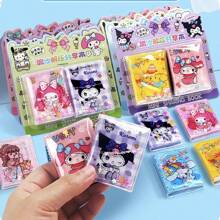 Sanrio Fließend Sand Entspannungshandbuch mit Aufklebern Mini Notizbuch für Studenten zum Mitnehmen, süße Erinnerungsstücke teilende Bohnen Notizbuch (zufälliger Stil)(kleine Zubehörteile zufällig)