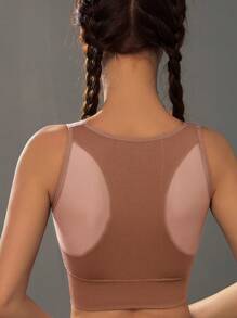 Soutien-gorge de sport sans armature marron avec coussins amovibles, design minimaliste pour femmes, soutien moyen pour l'entraînement, le fitness, la course, le yoga