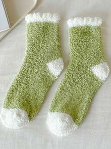 1 双女士绿色舒适温暖蓬松中筒袜，适合室内/家居使用 - 彩色 - 查看 2