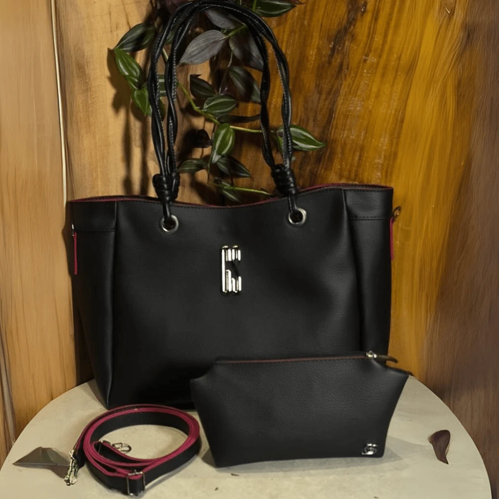 Zenna Women's Bag Premium Line, Luxurious, Elegant, Party, Dinner, Work, School, University, Travel. Zipper Closure, Satin Inner Lining, Large Bag, Synthetic PU, Smaller Tie Handle, Larger Shoulder And Crossbody Strap, Toiletry Bag. Gaby Show - Màu Tím - Xem 1