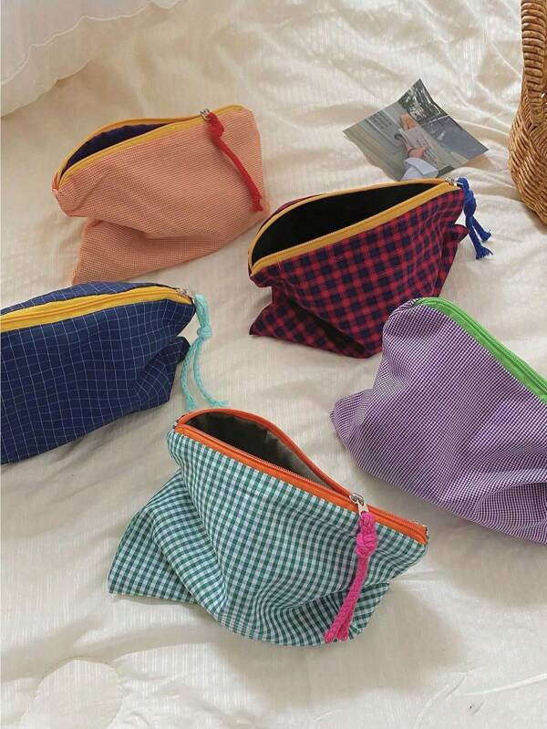 Uma bolsa de maquiagem xadrez com blocos de cores e zíper, bolsa para armazenamento de maquiagem, bolsa de viagem portátil, bolsa para armazenamento de artigos de higiene pessoal, bolsa de viagem para cosméticos e artigos de higiene pessoal, pincéis de maquiagem, batom, pincéis, produtos para cuidados com a pele, celular, moedas, itens pequenos, Natal, presentes, feriados, uso multifuncional.