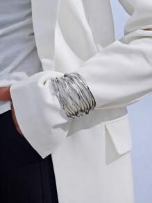 1 件夸张高端朋克时尚个性化百搭粗珠宝镂空线金属袖口手链，适合女士，适合日常通勤、派对、社交聚会、派对、酒吧、音乐节、送给家人和朋友的礼物 - 波浪寬面 - 查看 1