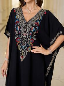Women's Black Embroidered Arabic Style V-Neck Long Robe Spring Elegant - Black - View 3