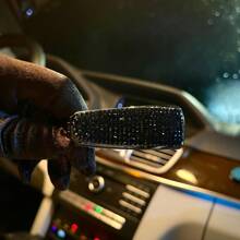 1 个汽车太阳镜收纳夹为您的太阳镜提供存放位置，防止损坏，镶嵌水钻，时尚美观 - 黑色 - 查看 14