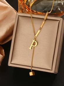 1 件 18K 镀金不锈钢 26 个字母流苏设计简约项链，适合女性日常通勤或社交聚会，可作为节日礼物