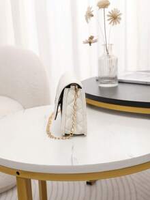 金属扣方形绗缝翻盖斜挎包 - 米色 - 查看 3