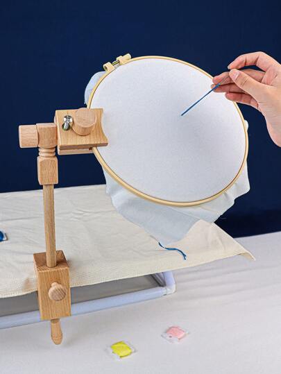 1pc Khaki DIY Desk Clip-On Cross Stitch Frame, Portable Rotatable Handmade Embroidery Holder, Adjustable Stabbing-Stitch Fixed Stand, Made Of High-Quality Eco-Friendly Wood, Easy Assembly And Use, Suitable For All Embroidery Angles, Comes With 1pc 20cm Embroidery Hoop