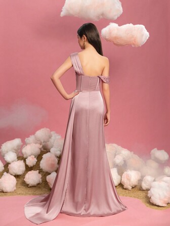 Tonårsflickors formella aftonklänning med en axel, hög slits, sidoband och elegant fiskbenskant – perfekt för röda mattan-galor, black tie-evenemang, ceremoniella kläder och tävlingar