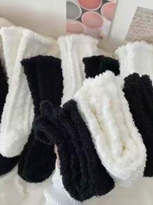 2 双女士珊瑚绒袜子，温暖厚实，适合睡眠、家居服、休闲和产后穿着，适合尺码 35-43，秋冬季 - 彩色 - 查看 5
