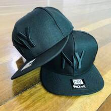 New York NY All Black Flat Brim Cap, Men's And Women's, Adult Size 7"1/4 - 黑色 - 查看 3