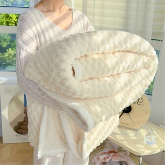 1pc Solid Color Thick Soft Blanket For Autumn/Winter