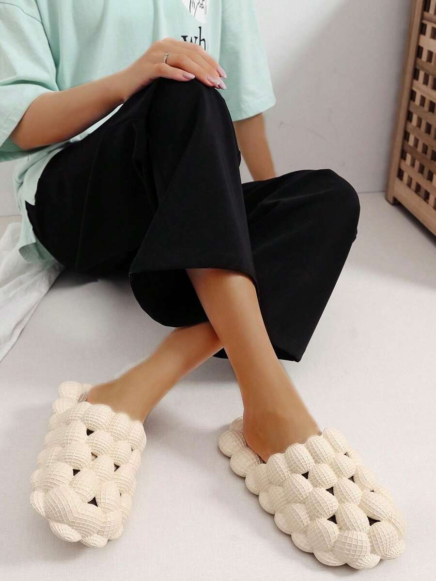 女士轻质 EVA 木屐拖鞋 - 柔软、防滑、包头、纯色、四季皆宜的室内外拖鞋，配有 EVA 鞋垫和鞋面材料，适合休闲穿着