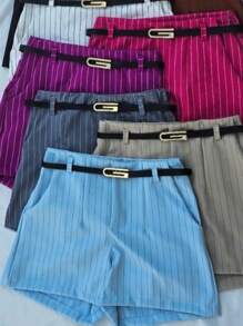 Tailored Shorts With Thin Vertical Stripes, Side Pockets, Black Leather Belt, Pleats On The Front. - 淺藍色 - 查看 1