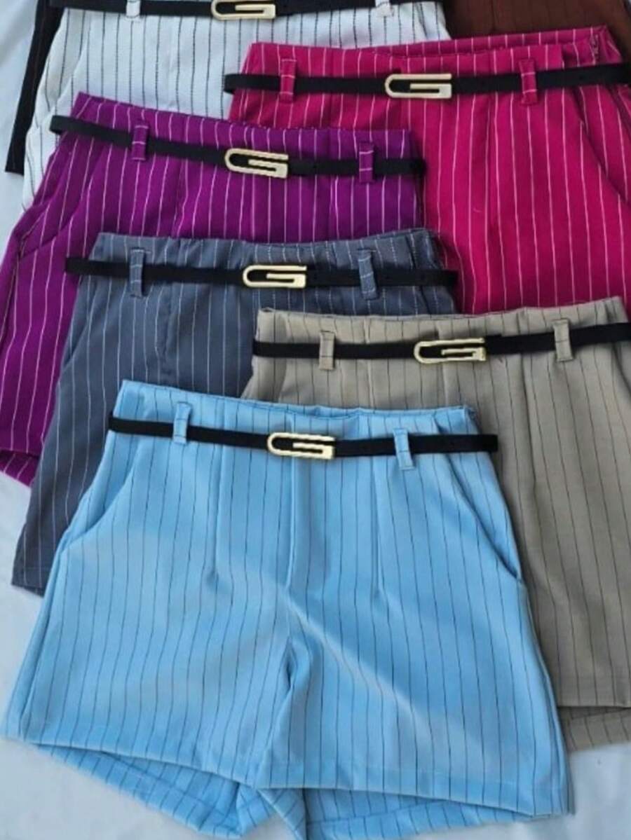 Tailored Shorts With Thin Vertical Stripes, Side Pockets, Black Leather Belt, Pleats On The Front. - 淺藍色 - 查看 1