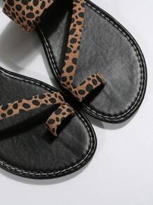 European And American New Plus Size Women Leopard Print Open Toe Comfortable Flat Leather Slip-On Slippers, Casual Fashion Outdoor Beach Sandals For Summer