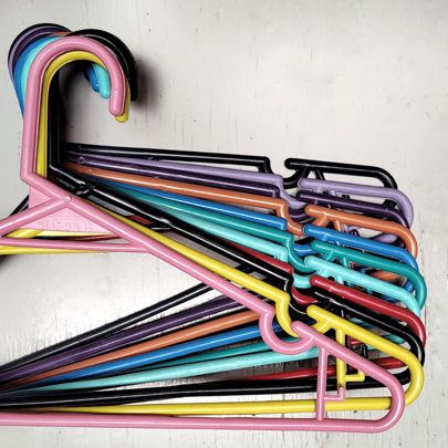 10 RANDOM COLOR HOOKS