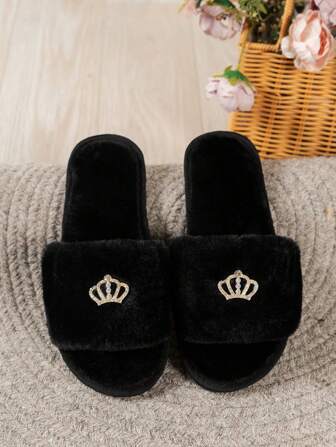 Cómodas, suaves y de moda pantuflas para el hogar. Adecuadas para uso interior o exterior. Una opción ideal para entusiastas de la moda. Pantuflas de mujer, pantuflas de felpa, pantuflas de dormitorio de felpa negra simple.