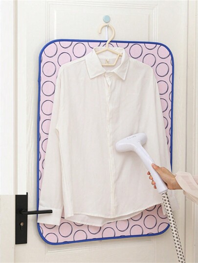 1 pièce Tapis de repassage à vapeur pliable, tapis de repassage domestique suspendu doux, tapis en tissu de repassage à vapeur, fournitures de meubles de stockage - résistant à la chaleur, déperlant, fond antidérapant, isolation thermique anti-brûlure imperméable, portable, compact, gain de place, facile à ranger, idéal pour les besoins de repassage à domicile, en déplacement et en déplacement, idéal pour les petits espaces, cadre bleu et dessus rose, parfait pour les retouches rapides et le repassage sur surface plate