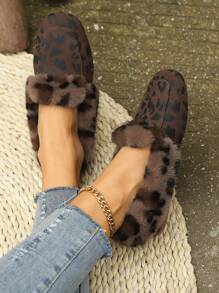 Dames Platte Luipaard Print Puntige Teen Slip-On Schoenen, Warme Voering Binnen/Buiten Casual Antislip Fuzzy Schoenen Voor De Winter