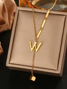 1 件 18K 镀金不锈钢 26 个字母流苏设计简约项链，适合女性日常通勤或社交聚会，可作为节日礼物