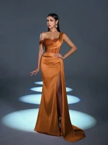 Faeriesty 女士优雅精致缎面不对称长裙，肩部饰有闪亮亮片，高腰鱼尾开衩设计 | 适合盛大晚宴、派对或奢华活动的惊艳晚装，新年装扮，夏季度假装扮