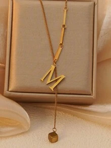 1 件 18K 镀金不锈钢 26 个字母流苏设计简约项链，适合女性日常通勤或社交聚会，可作为节日礼物