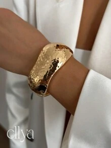 1pc Vintage Fashionable Asymmetrical Hollow Metal Cuff Bracelet, Exaggerated Chic Wide Face Thick Gold & Silver Mirror Surface Bracelet, Women Simple High-Quality Double-Sided Spring Wrist Bracelet, Multi-Functional Stackable Jewelry, Chunky Jewelry, Suitable For Daily Decor, Party And Banquet Jewelry, Holiday Gift Jewelry