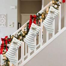 Meias de Natal grandes e fofas em poliéster marrom ou branco, adequadas para árvores de Natal, famílias, lareiras, festas de fim de ano, sacolas de presentes, decorações de corredores e cenas