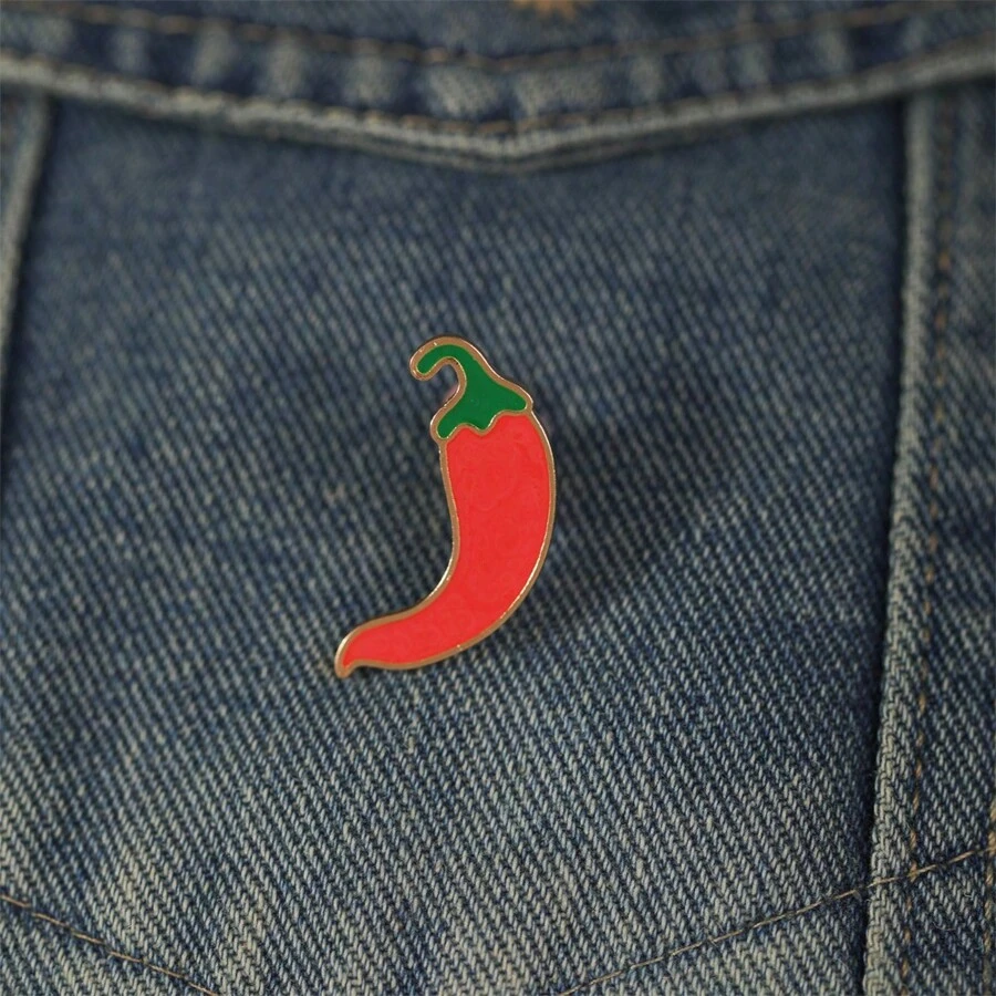 Broche de esmalte de pimiento rojo picante personalizado, adornos decorativos, insignias de solapa, insignias, joyería, regalos, pasadores para ropa, bolsos, encantos, útiles escolares, mochilas, accesorios de oficina, camisas, chaquetas, accesorios de otoño-invierno, adecuado para adolescentes, jóvenes, hombres, casual, al aire libre, atlético, vacaciones, regalos de graduación, cumpleaños, ropa diaria, pasadores divertidos, regalos para maestros