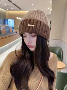 1 件时尚双色针织帽，男女通用，时尚金属标志设计，防风保暖，适合滑雪、散步和秋冬季日常使用 - MM1351 - 查看 2