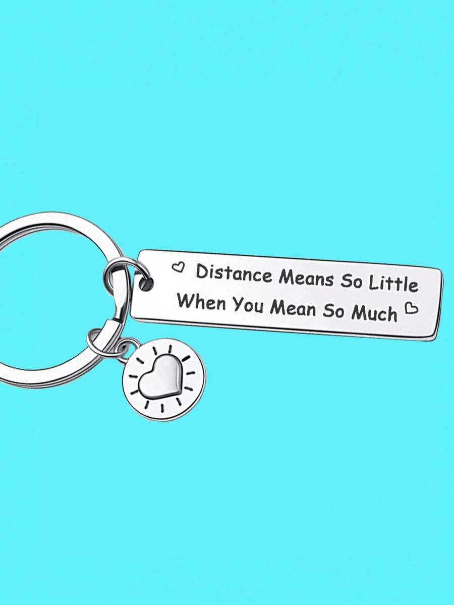 1 件女士男士关系礼物心形吊饰口号距离意味着如此之少当你意味着如此多心形图案雕刻矩形形状不锈钢钥匙扣可爱休闲风格汽车钥匙扣包饰背包汽车吊坠适合丈夫妻子男朋友女朋友/情侣/恋人姐妹兄弟/最好的朋友/友谊生日礼物感恩节圣诞节新年情人节礼物 - 淺灰色 - 查看 1