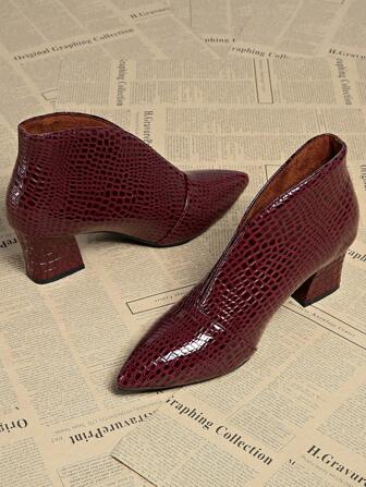 New Crocodile Embossed Patent Leather Chunky Heel Ankle Boots, Women's Fashion Versatile Pointed Toe Slip-On Chunky Heel Boots, Commuting Ladies' Retro Luxurious Chunky Heel Pumps, Pointed Toe Chunky Heel Ankle Boots With Vintage V-Cut Design, Slim Fit, European And American Style