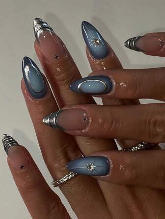 Y2K 24 件蓝色法式 3D 银色条纹中号杏仁形按压指甲，适合所有女性日常佩戴美甲用品指甲