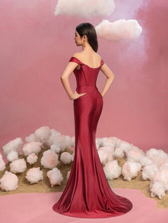 少女优雅露肩美人鱼毕业舞会礼服，高开衩设计，修身胸衣 - 正式礼服