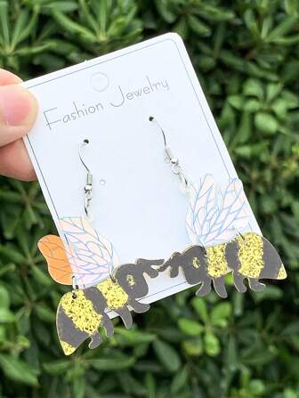1 对亚克力大黄蜂和蜜蜂拼布珠宝耳环，色彩鲜艳，适合女性日常佩戴