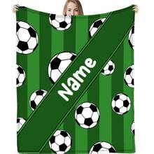 1pc Pătură personalizată cu nume, pătură de flanel cu tematică fotbal, pătură caldă moale și confortabilă, pătură pentru ocazii memorabile, cadou de aniversare, cadou de Crăciun, cadou pentru familie și prieteni, potrivită pentru dormitor, birou, pat, canapea, fotoliu, pentru somn, camping, călătorie, moale, confortabil, simplu, personalizat, personalizat, unic, el, ea, iubit, prietena, prietena, prietena, pentru familie Zile de naștere, Pentru inaugurarea casei, Pat, Mașină, Dormitor, Ceainărie, Sufragerie, Canapea