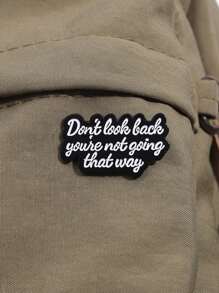 1 pieza "No mires hacia atrás, no irás por ese camino" Insignia de solapa de esmalte, Broche de metal con cita inspiradora, Regalo para amigos - Negro - Ver 8