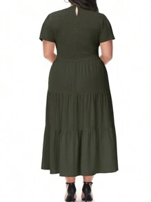 Women's Plus Size Casual Round Neck Flutter Short Sleeve Elastic Waist Smocked Tiered Maxi Dress - màu xanh lá - Xem 2