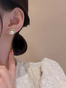 topshiny 1 Paar minimalistische, vielseitige Vintage-Stil Ohrringe aus Cut Out Metall mit Strass und Perlen für Frauen, geeignet für den täglichen Gebrauch