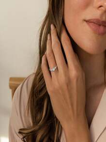 Exquisito anillo de plata de ley 925 con engaste en forma de corazón y opalo, que simboliza un amor bello, dulce y eterno, ideal para compromiso o boda - Plateado - Ver 6