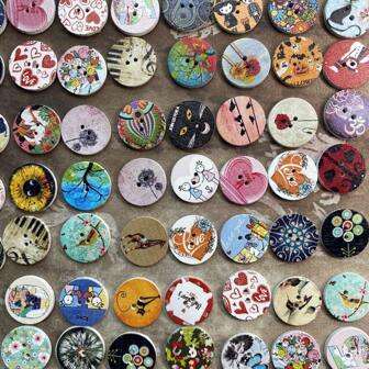50 个随机颜色图案圆形木制工艺纽扣，适用于工艺品、缝纫、服装装饰配件